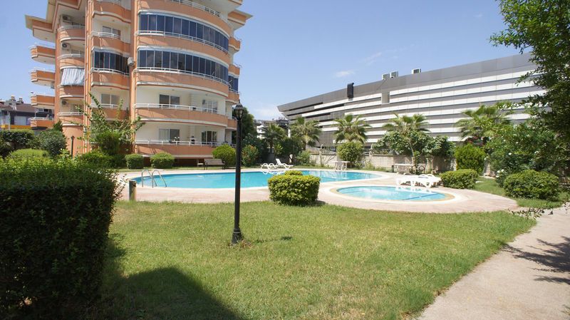 Двухуровневые апартаменты 3+2 в 500 метрах от моря, в Тосмуре, 210 кв.м. фото 1