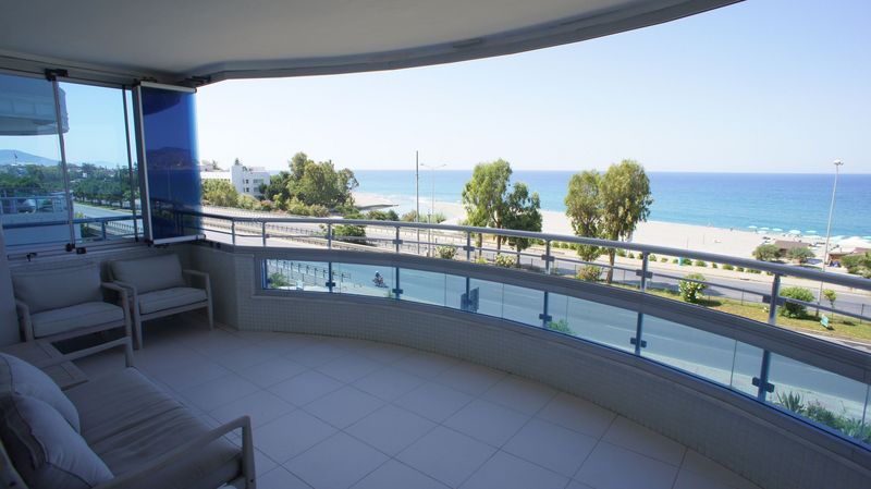 Квартира 3+1 в 50 метрах от моря в Тосмуре, 160 кв.м. фото 1