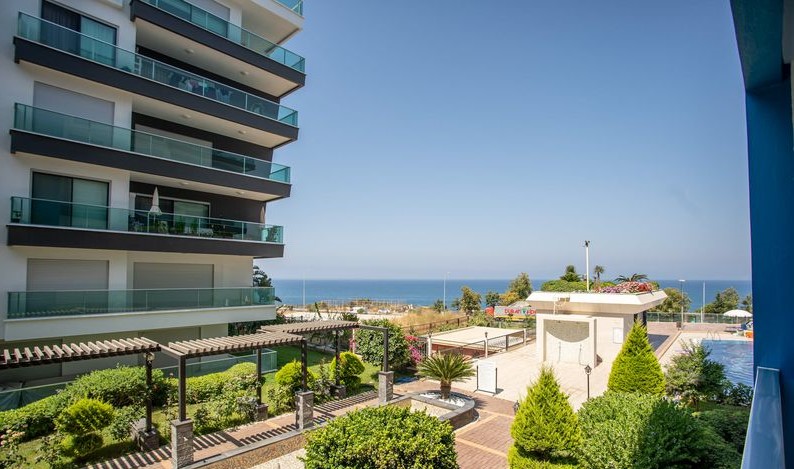 Apartment 1+1 with sea views in a premium residential complex in Kargicak, 65 m2 фото 17