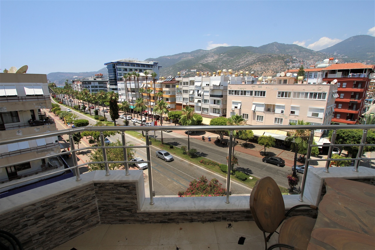 Duplex 3+1 in the center of Alanya, 100 meters from the sea, 160 sq.m. фото 4