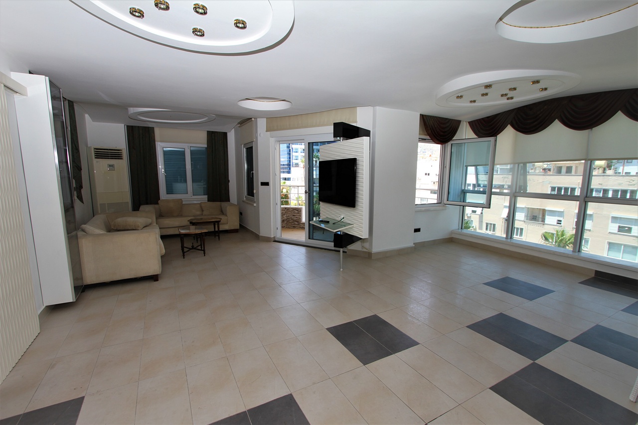 Duplex 3+1 in the center of Alanya, 100 meters from the sea, 160 sq.m. фото 5