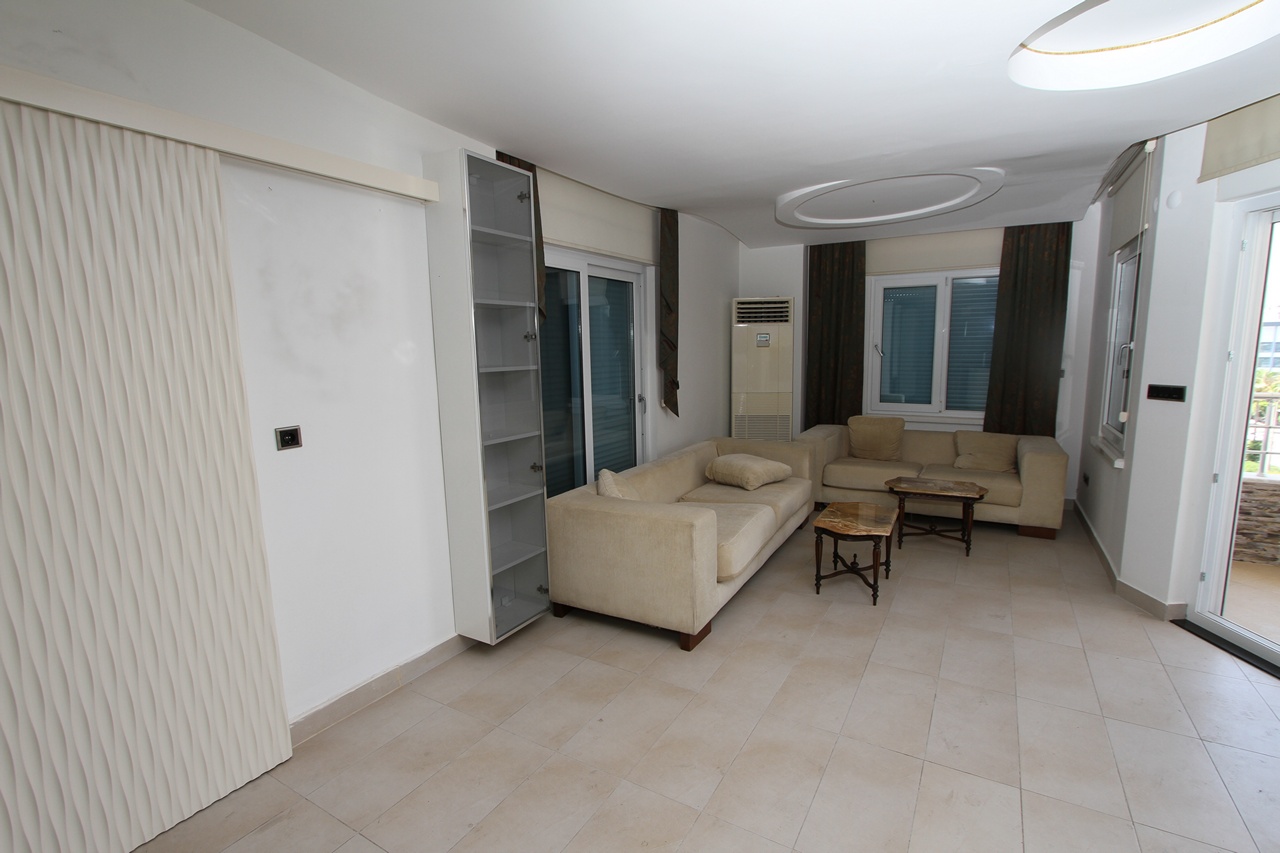 Duplex 3+1 in the center of Alanya, 100 meters from the sea, 160 sq.m. фото 6