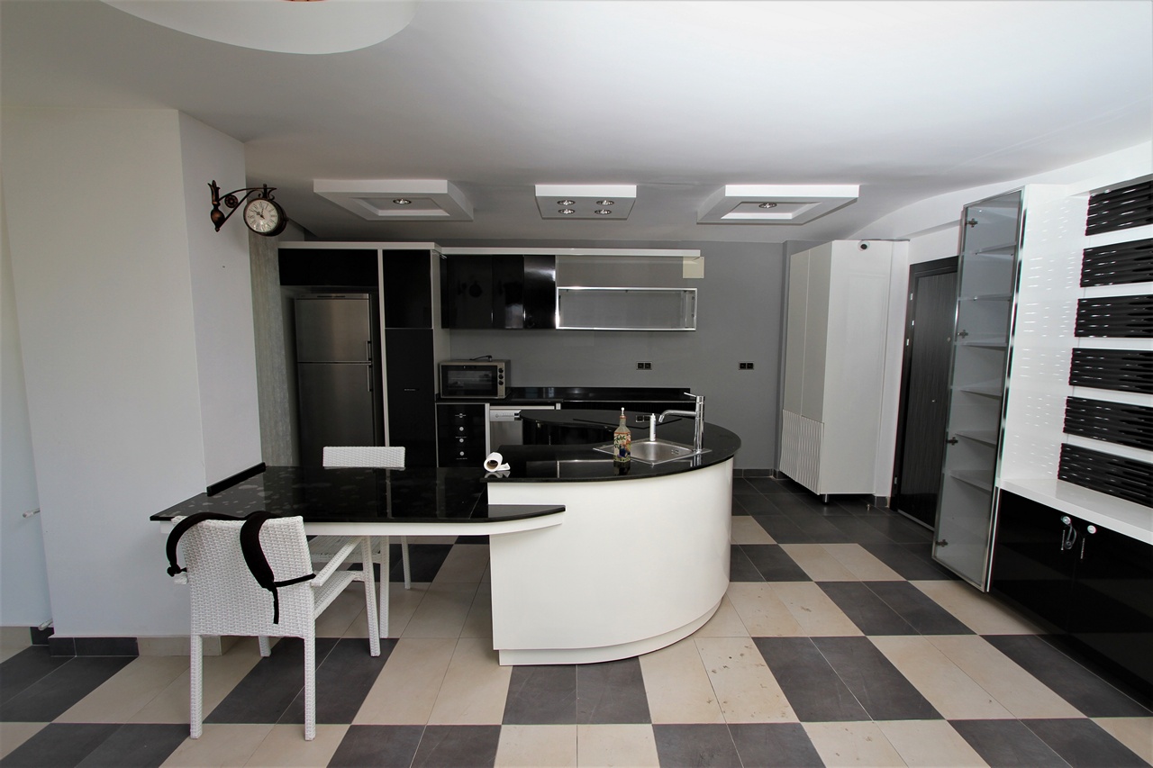 Duplex 3+1 in the center of Alanya, 100 meters from the sea, 160 sq.m. фото 12