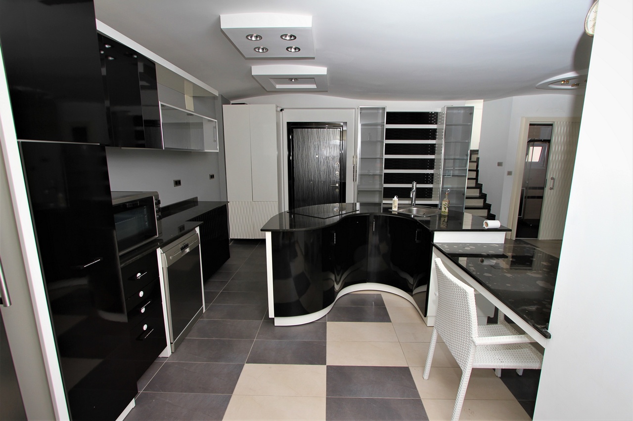 Duplex 3+1 in the center of Alanya, 100 meters from the sea, 160 sq.m. фото 16