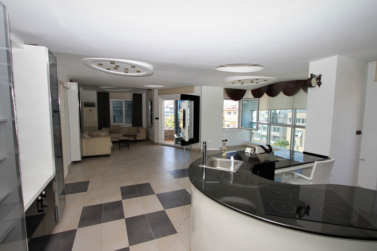 Duplex 3+1 in the center of Alanya, 100 meters from the sea, 160 sq.m. фото 17