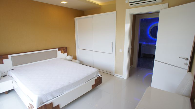 Two luxurious 3+1 villas with panoramic views in Kargicak, 350 m2. фото 72