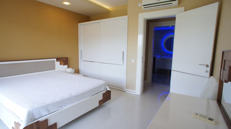 Two luxurious 3+1 villas with panoramic views in Kargicak, 350 m2. фото 73