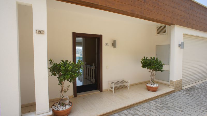 Two luxurious 3+1 villas with panoramic views in Kargicak, 350 m2. фото 77