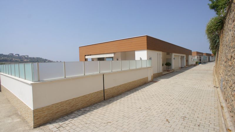 Two luxurious 3+1 villas with panoramic views in Kargicak, 350 m2. фото 78