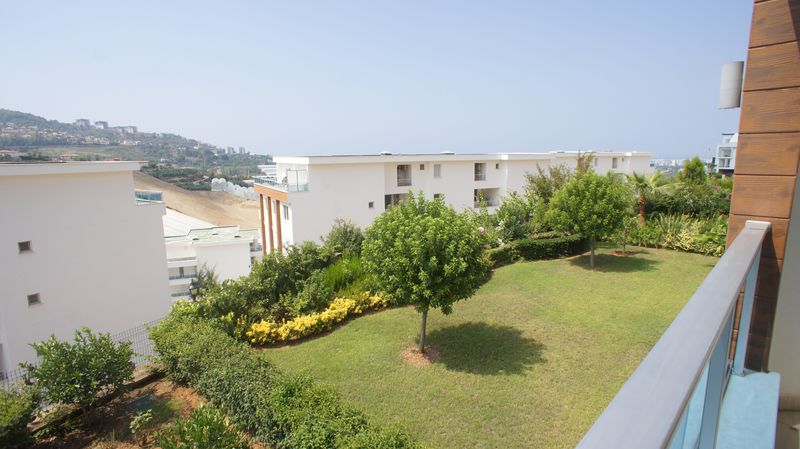Two luxurious 3+1 villas with panoramic views in Kargicak, 350 m2. фото 98