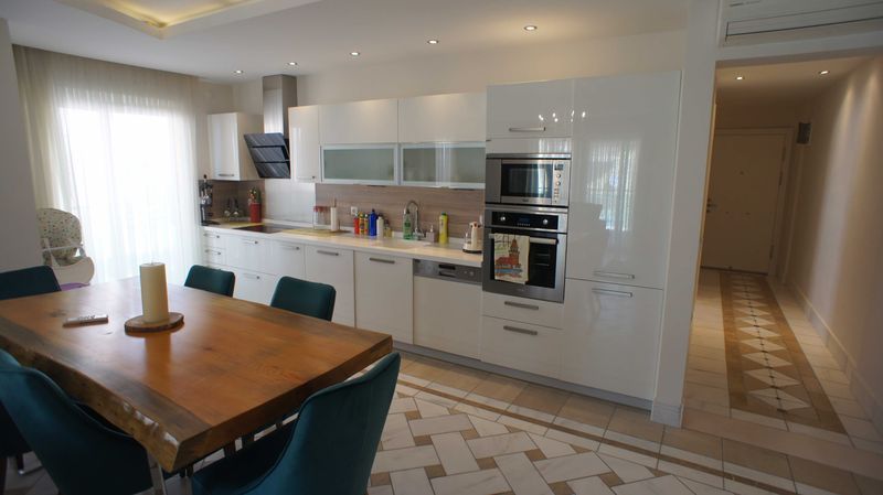 Spacious penthouse 3+1 in a complex in the center of Alanya, 50 m from the sea, 150 m2 фото 32