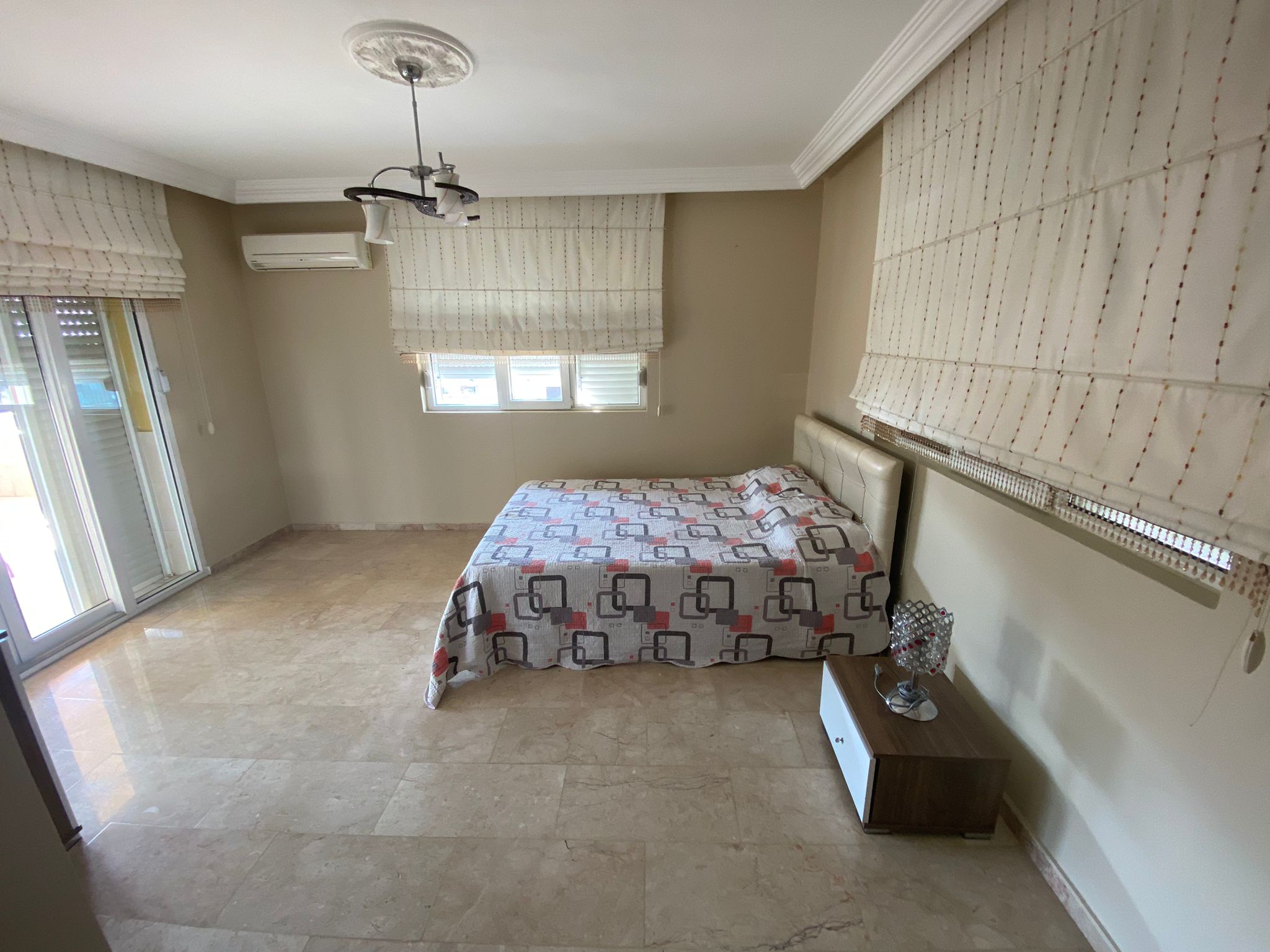 Мебелированный дублекс 4+1 с отдельной кухней в Махмутлар, 250 кв м. фото 11