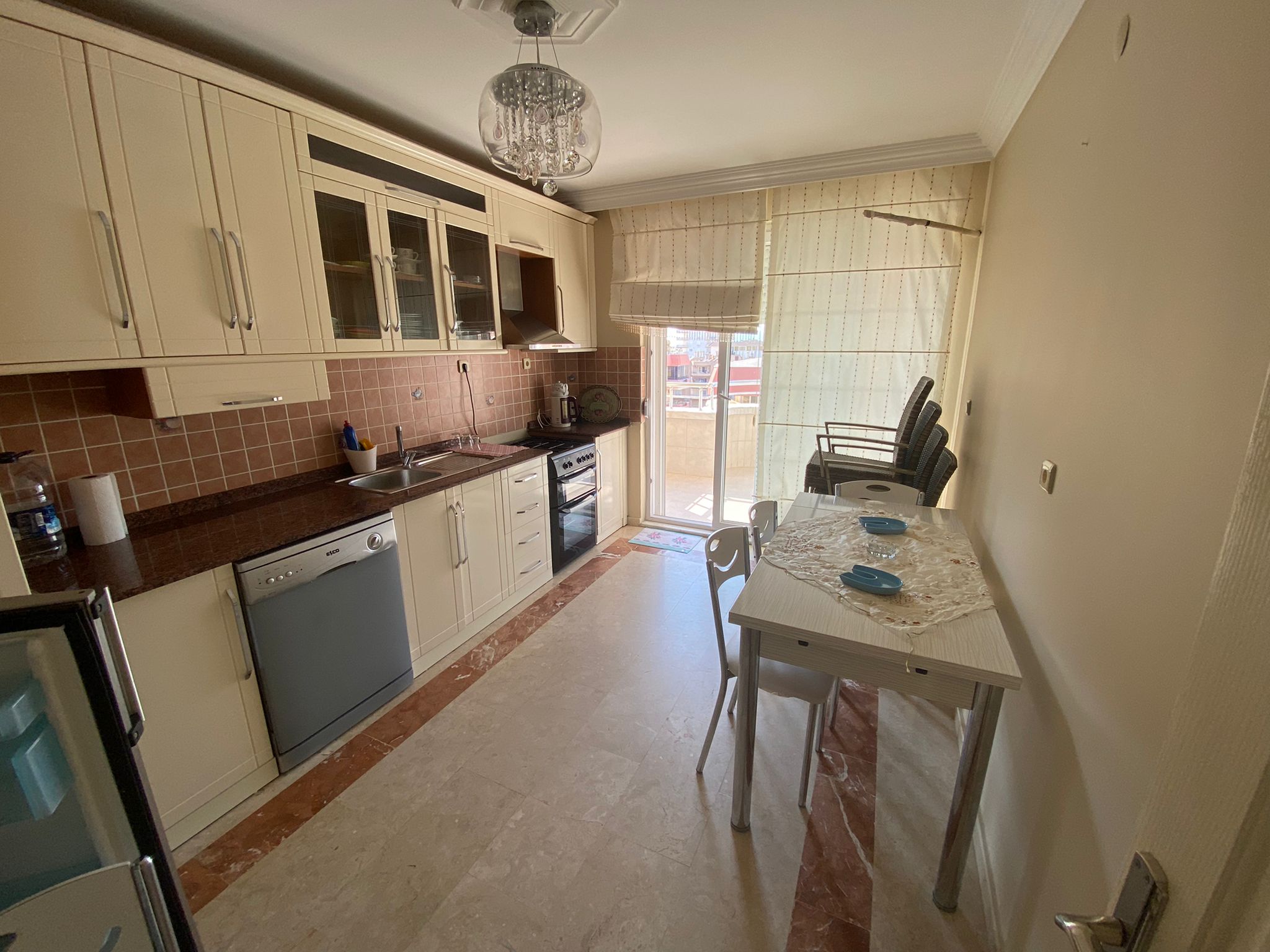 Мебелированный дублекс 4+1 с отдельной кухней в Махмутлар, 250 кв м. фото 13