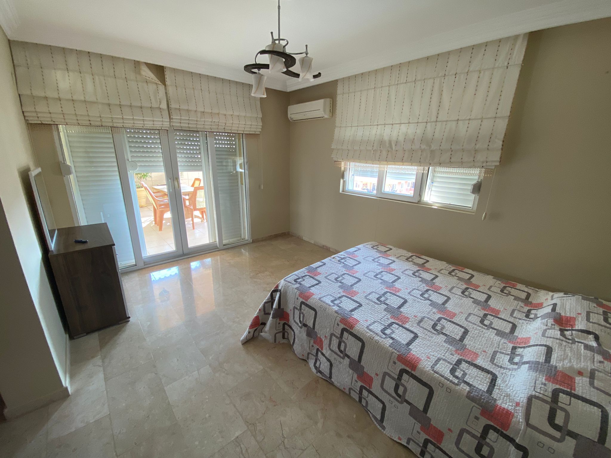 Мебелированный дублекс 4+1 с отдельной кухней в Махмутлар, 250 кв м. фото 14