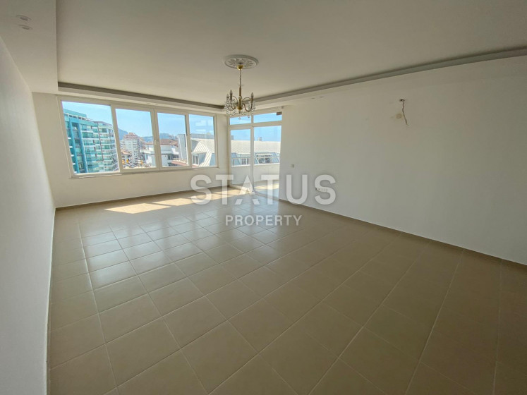 Светлый дублекс планировки 4+1 – 280 кв м с видом на море в районе Махмутлар фото 1