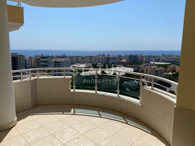 Огромный дублекс 5+1 – 300 кв м с видом на море в Махмутларе фото 1