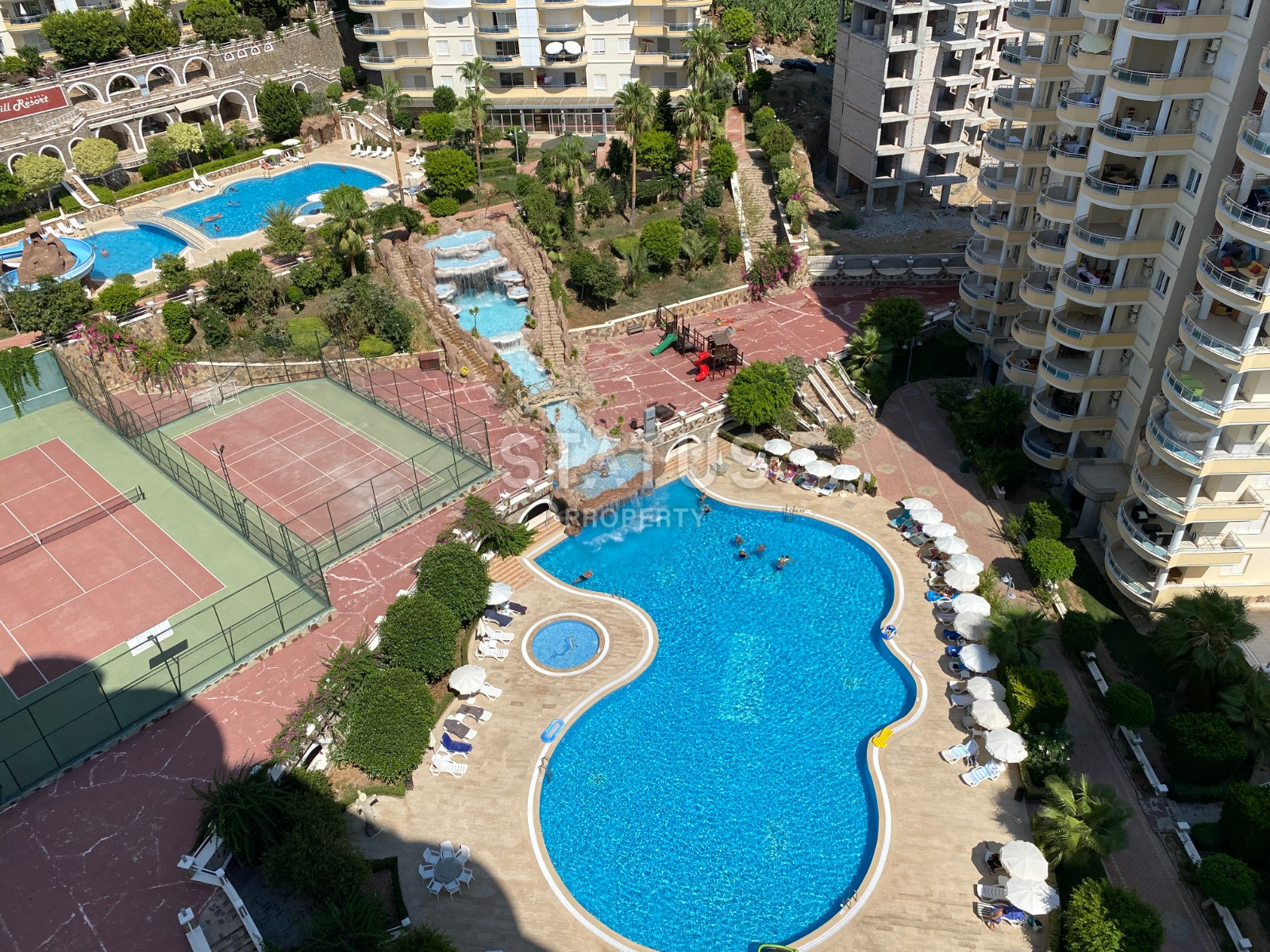 Huge duplex 5+1 – 300 sqm with sea view in Mahmutlar фото 7