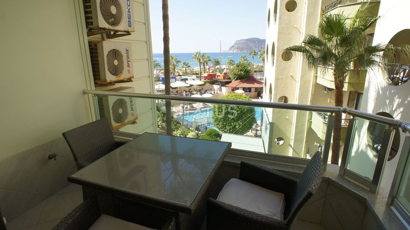 Apartment 2+1 overlooking the fortress of Alanya, 25 m from the sea in Oba, 90 m2 фото 16