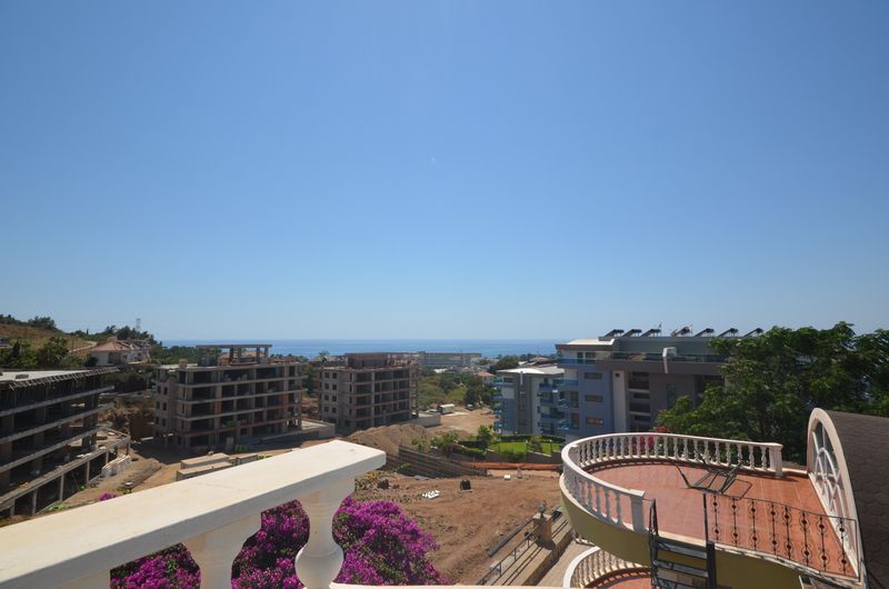 Villa 3+2, 700 meters from the sea in Mahmutlar, 280 sq.m. фото 9