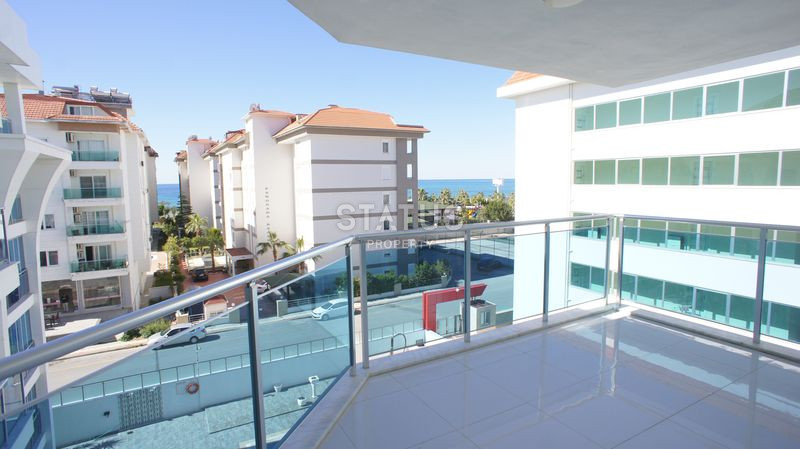 Двухуровневые апартаменты 2+1 с видом на море в Кестеле, 108 м2. фото 1
