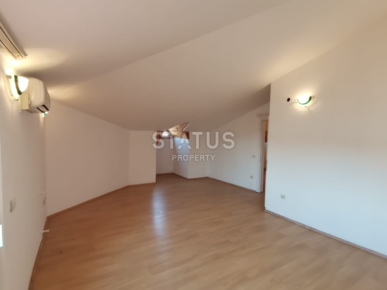 Large duplex in the center of Alanya at a very low price, views of the mountains and the fortress, 280m2 фото 5