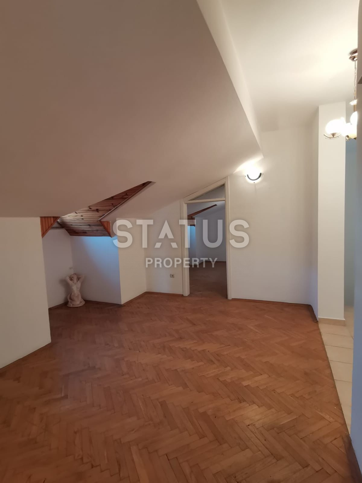 Large duplex in the center of Alanya at a very low price, views of the mountains and the fortress, 280m2 фото 11