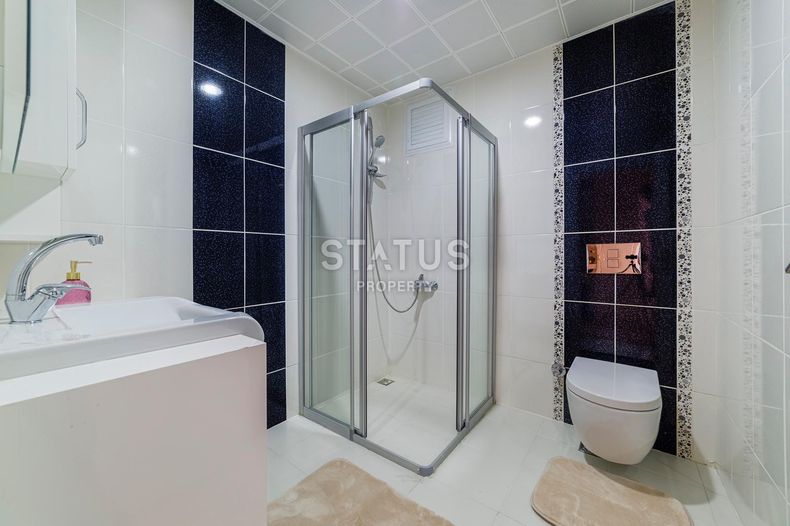 Трехкомнатная квартира с дизайнерским ремонтом и видом на море в районе Махмутлар, 110 кв м. фото 11