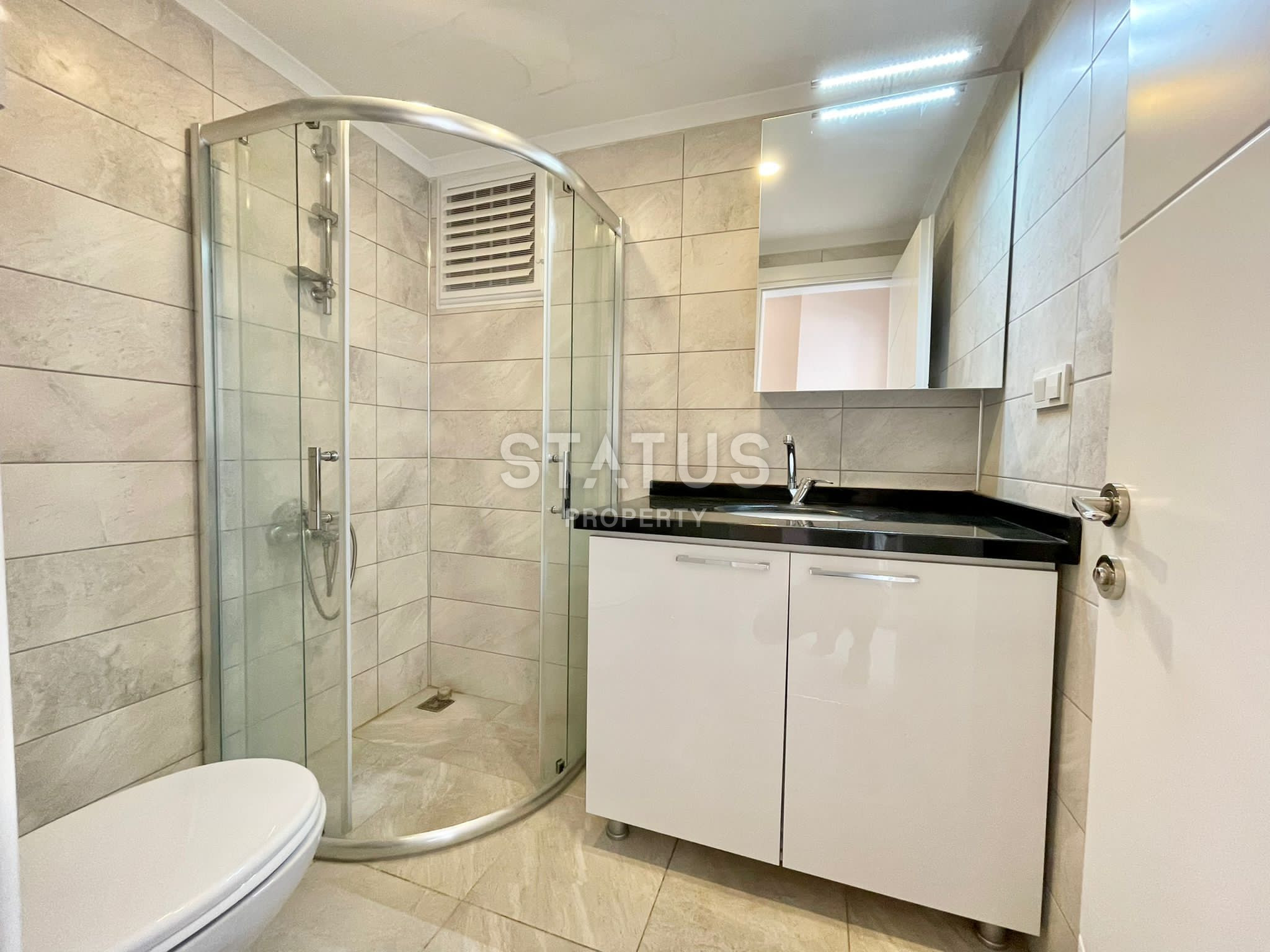 Comfortable apartment 1+1 with sea and mountain views, 65 m2 in Mahmutlar. фото 14