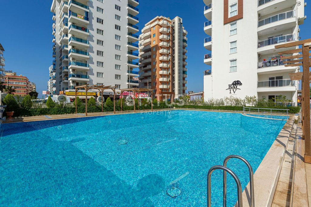 Comfortable apartment 1+1 with sea and mountain views, 65 m2 in Mahmutlar. фото 17