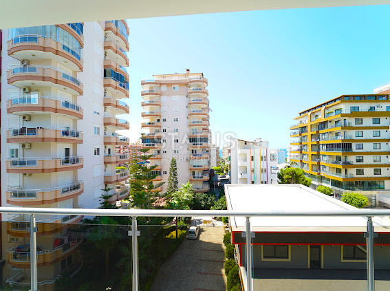 Spacious apartment 1+1 a few steps from the sea in Mahmutlar, 65 m2. фото 4