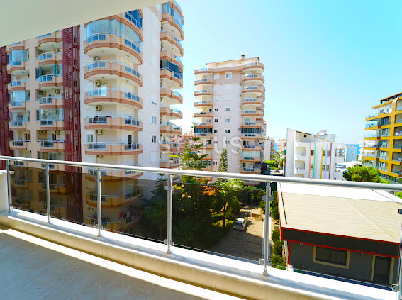 Spacious apartment 1+1 a few steps from the sea in Mahmutlar, 65 m2. фото 6