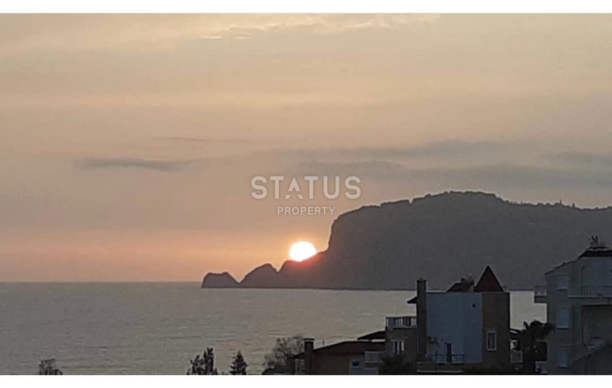 Просторная вилла 4+1 с большой террасой в районе Кестель, 420 м2. фото 3