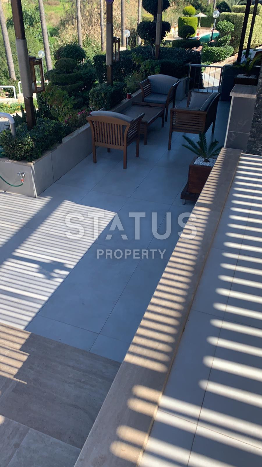 Просторная вилла 4+1 с большой террасой в районе Кестель, 420 м2. фото 4