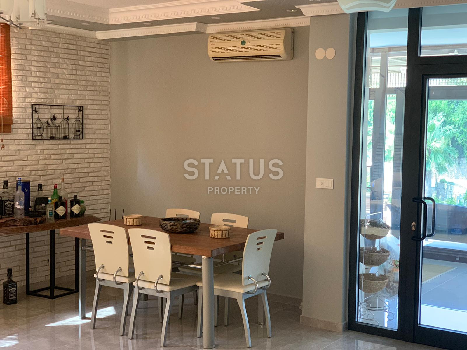 Просторная вилла 4+1 с большой террасой в районе Кестель, 420 м2. фото 12