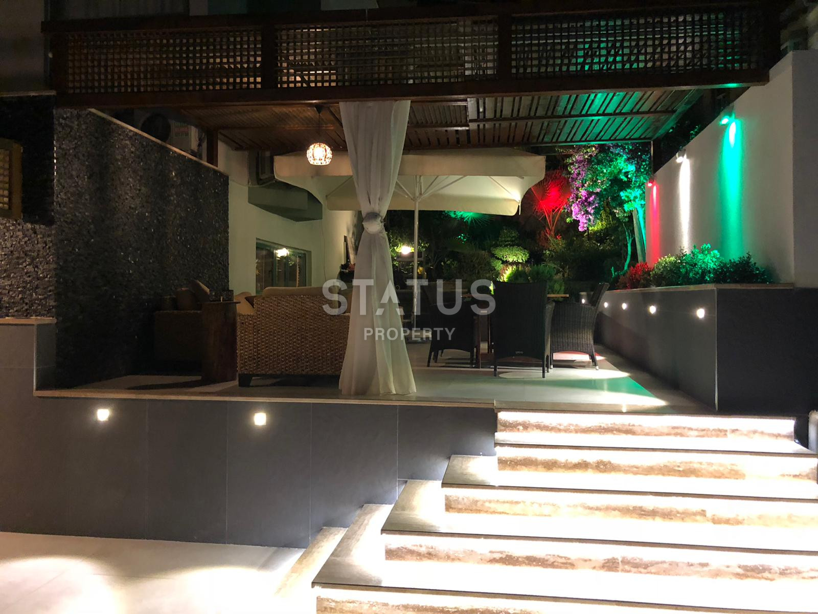 Просторная вилла 4+1 с большой террасой в районе Кестель, 420 м2. фото 14