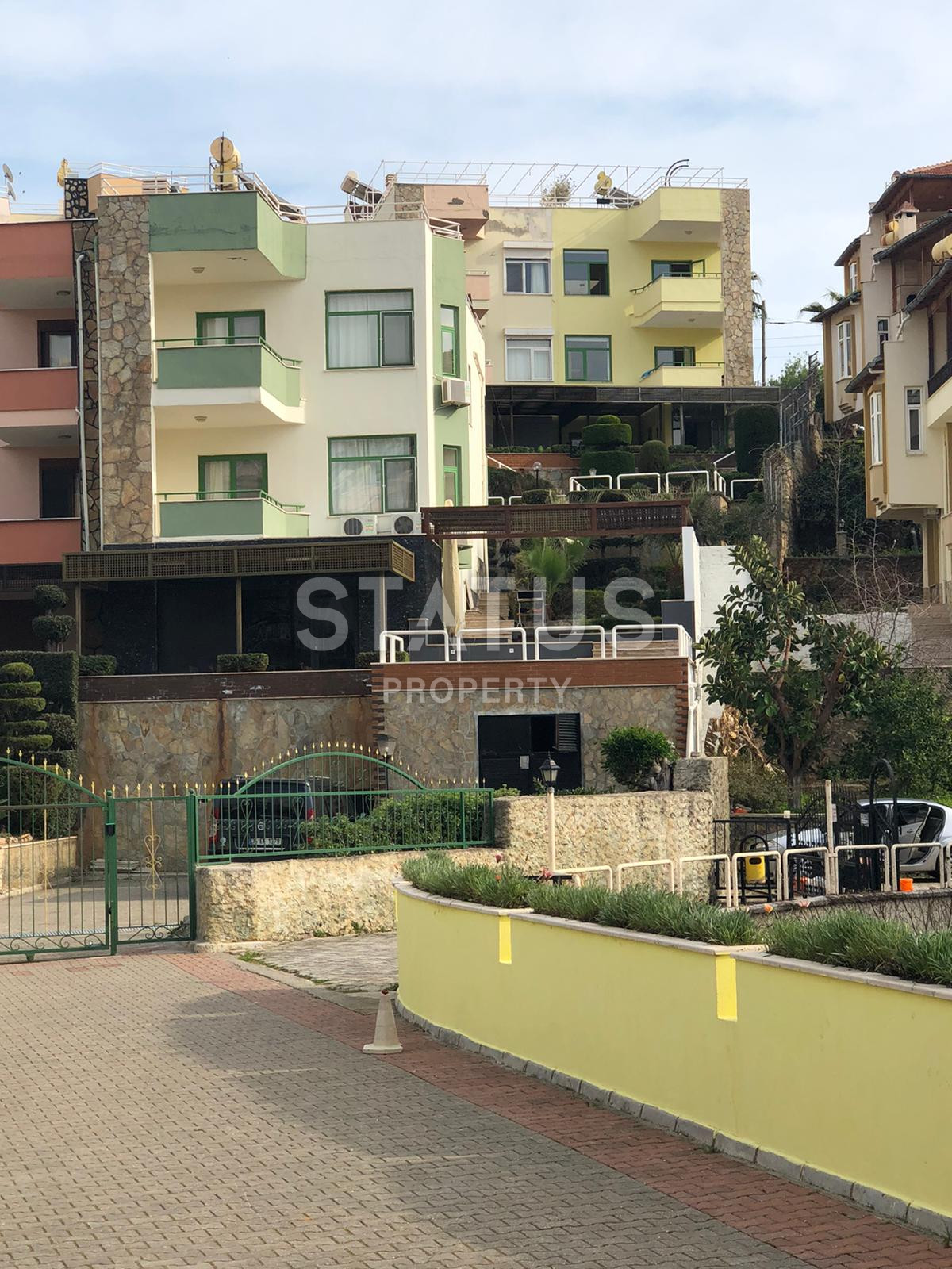 Просторная вилла 4+1 с большой террасой в районе Кестель, 420 м2. фото 18