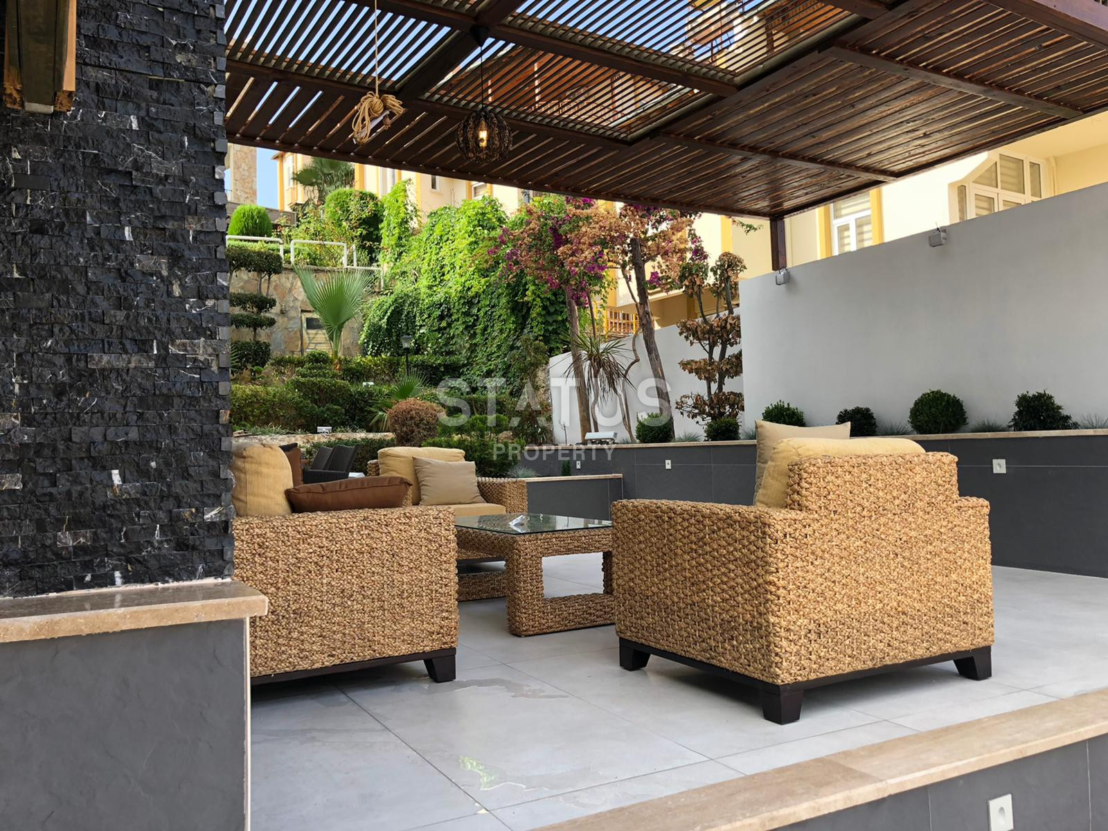 Просторная вилла 4+1 с большой террасой в районе Кестель, 420 м2. фото 22