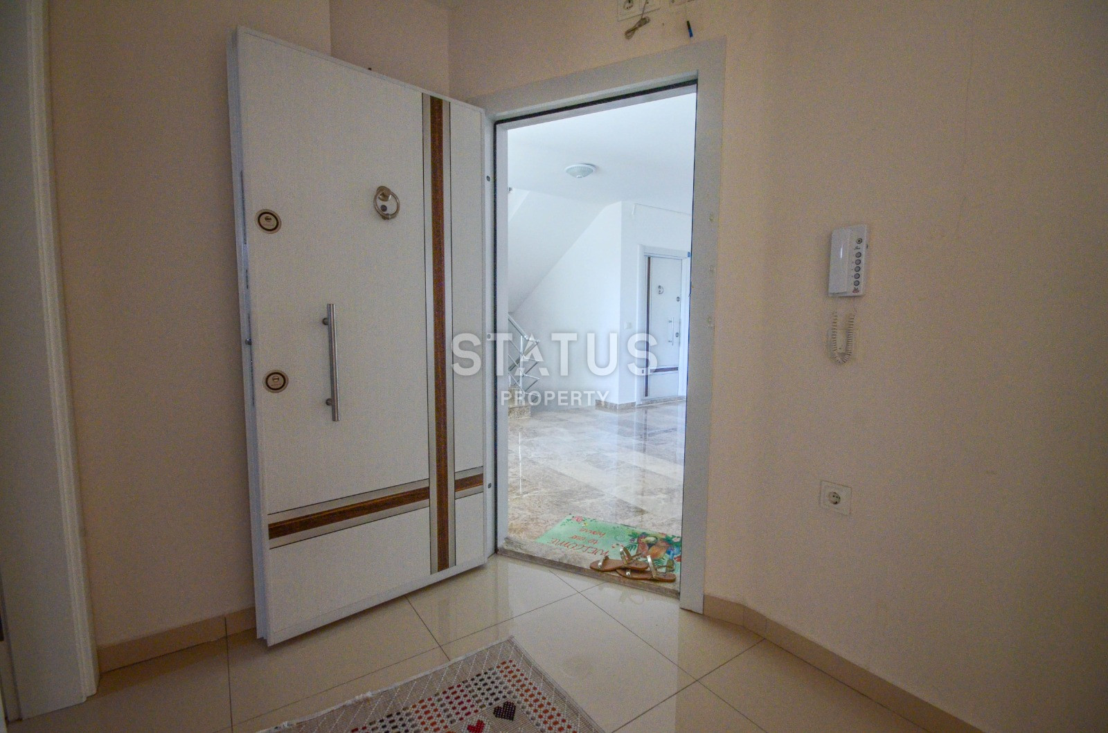 Large apartment 1+1 with mountain views in Mahmutlar, 85 m2. фото 17