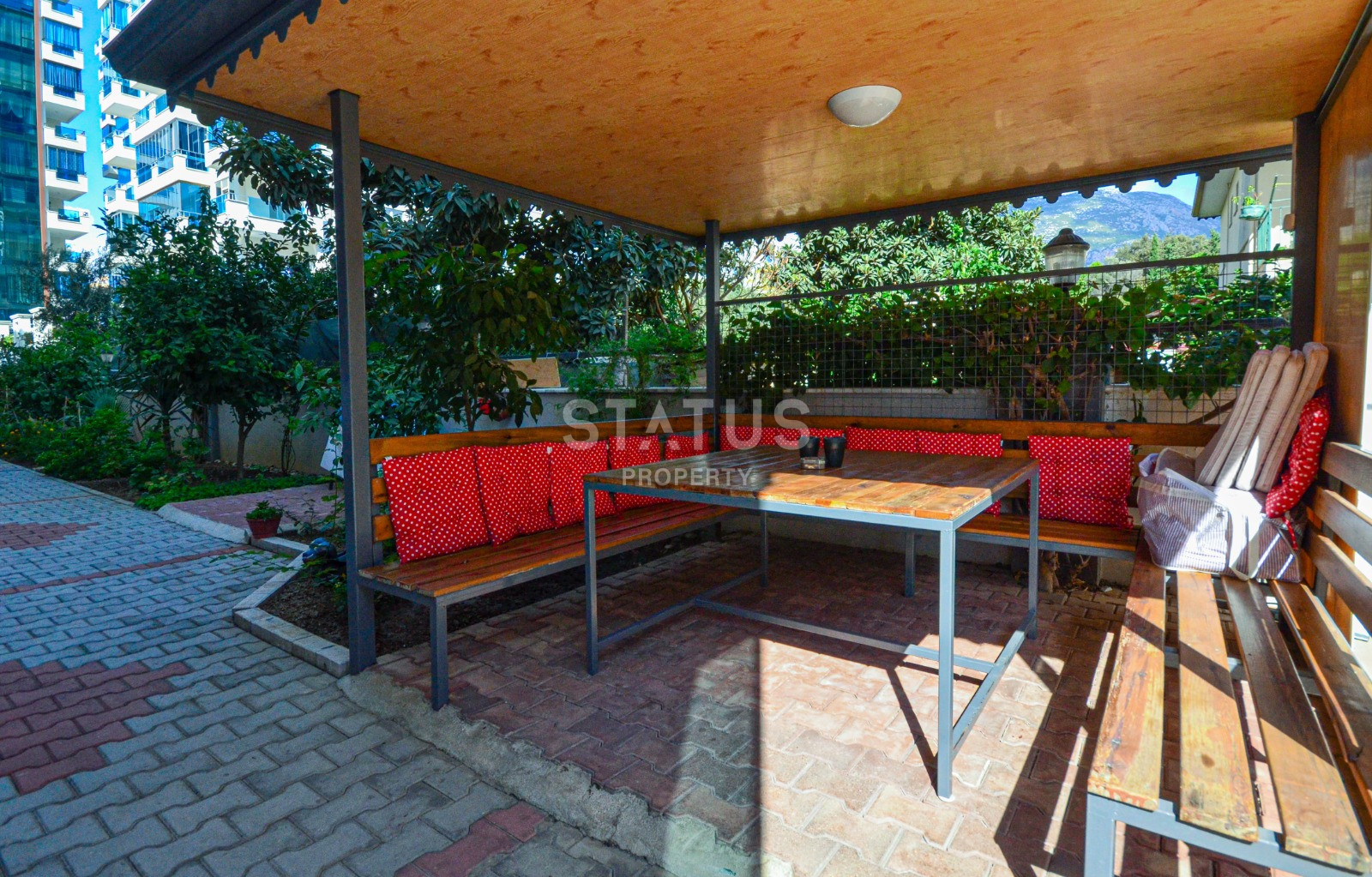 Large apartment 1+1 with mountain views in Mahmutlar, 85 m2. фото 28