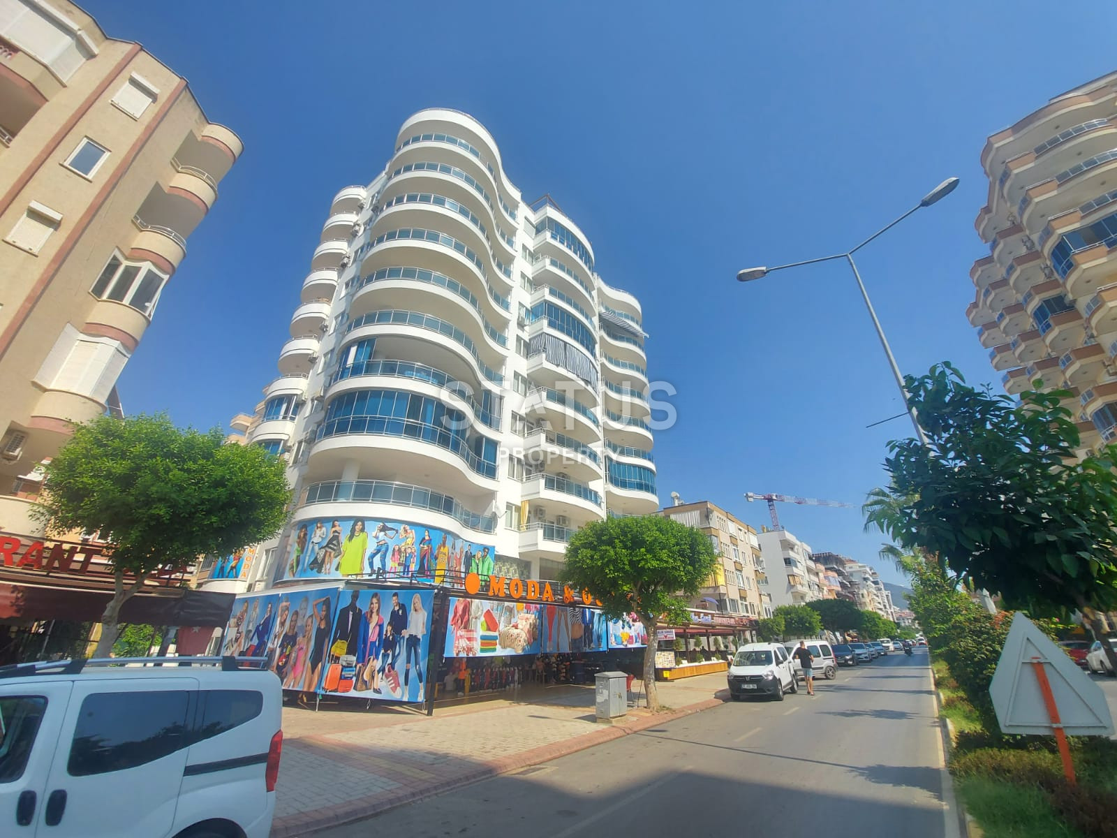 Трехкомнатные апартаменты в Махмутларе на улице Барбаросса в комплексе с бассейном, 120м2 фото 3