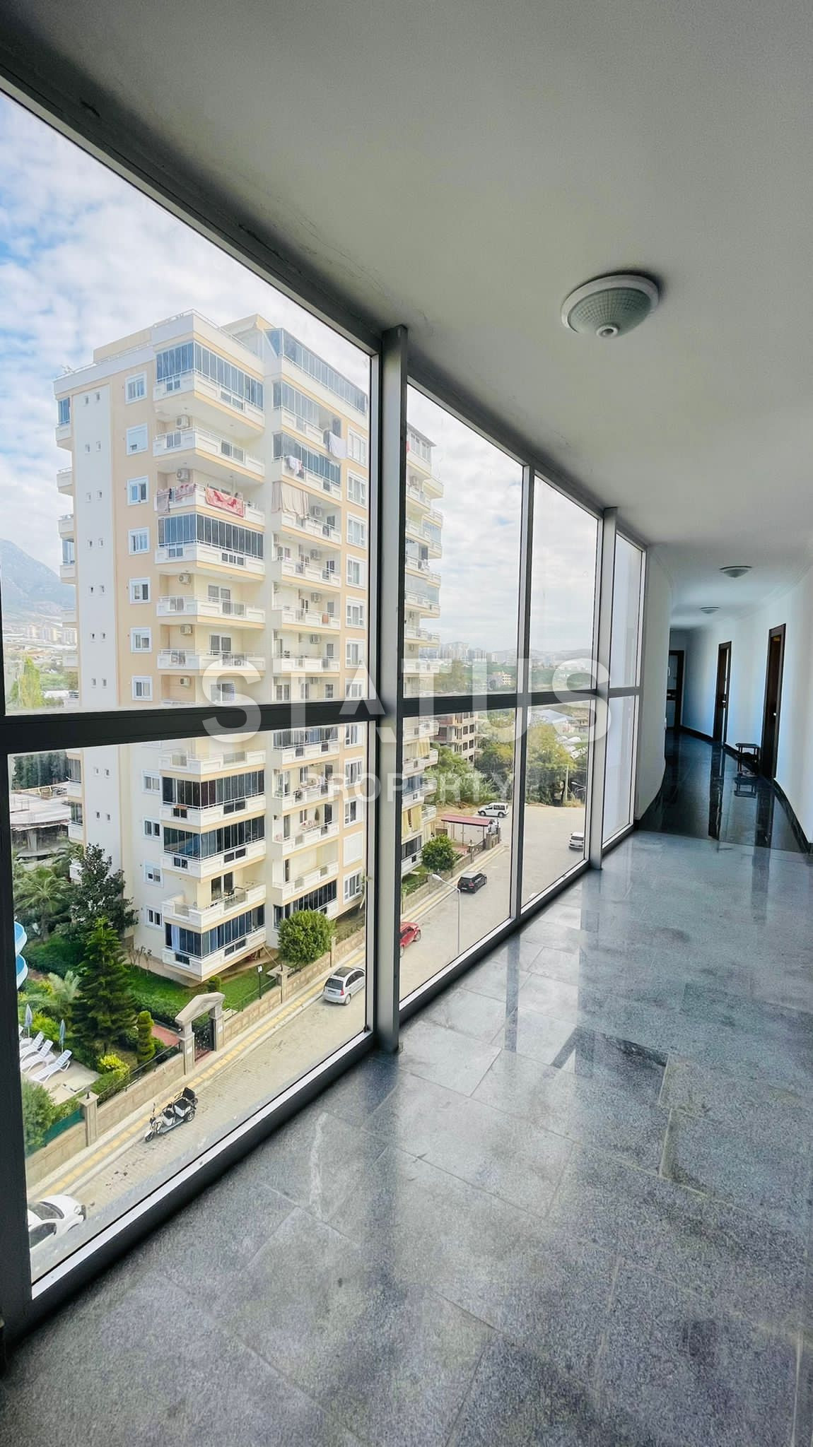 Меблированная двухкомнатная квартира в новом доме в центре Махмутлара, 55 кв.м. фото 19