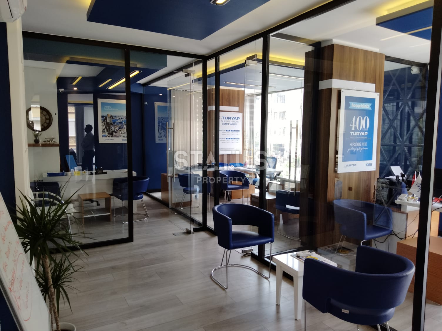 Офисное помещение с хорошим ремонтом в центре, 110 м2. фото 2