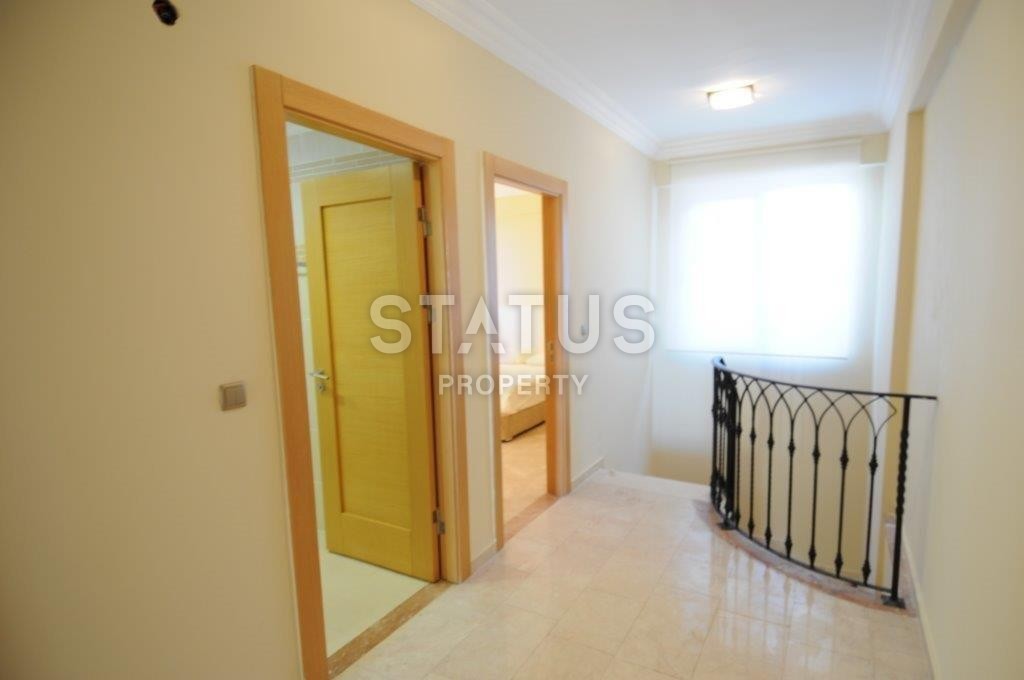 Two-level apartment in a quiet area of Kargicak in a luxurious Gold City complex фото 8