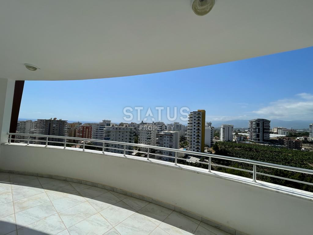 Bright apartment 2+1 with sea views in Mahmutlar, 100 m2. фото 16