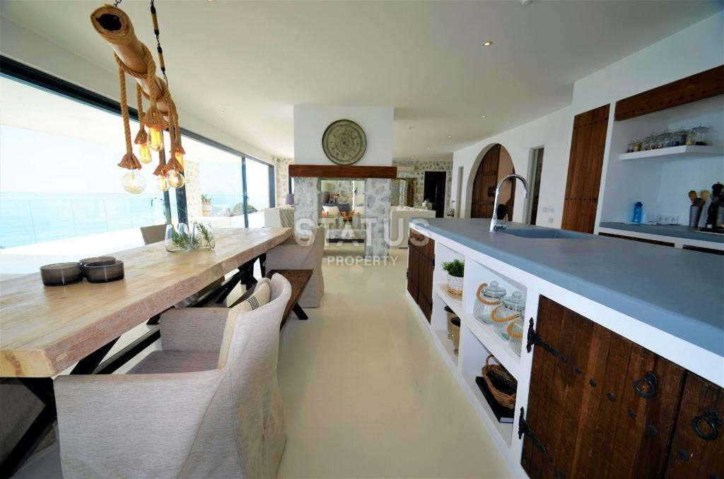 Exclusive villa 5+1, which has no analogues in Alanya with its own beach! фото 3