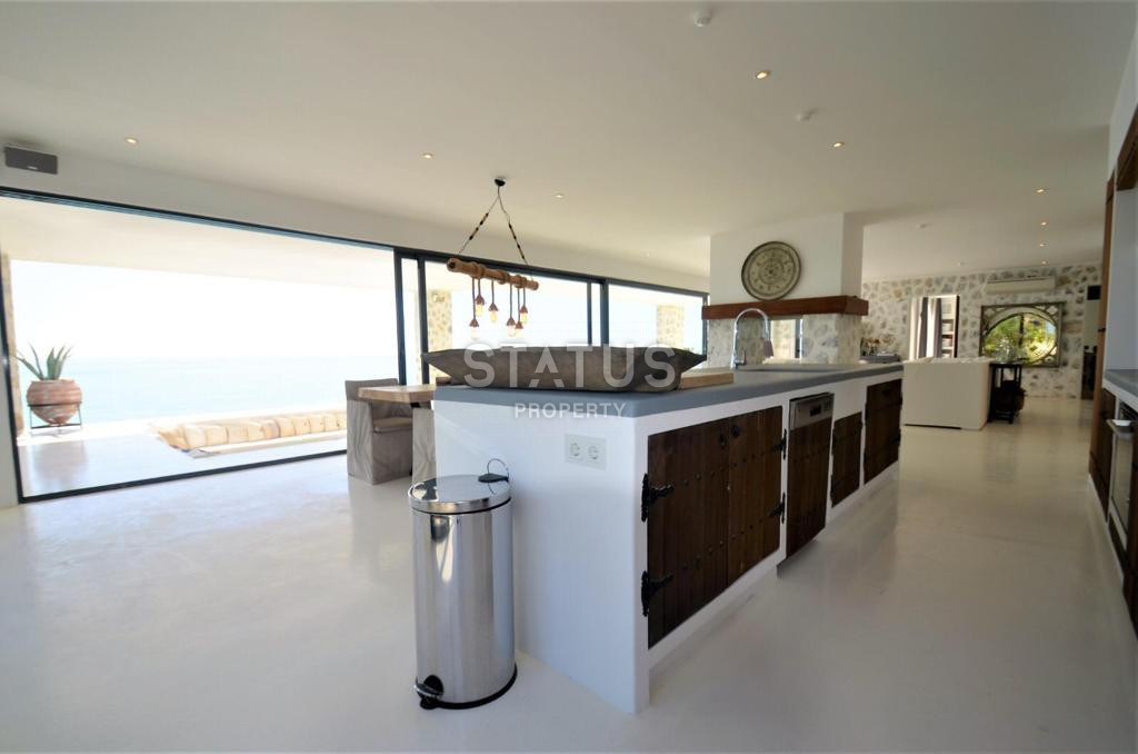 Exclusive villa 5+1, which has no analogues in Alanya with its own beach! фото 16