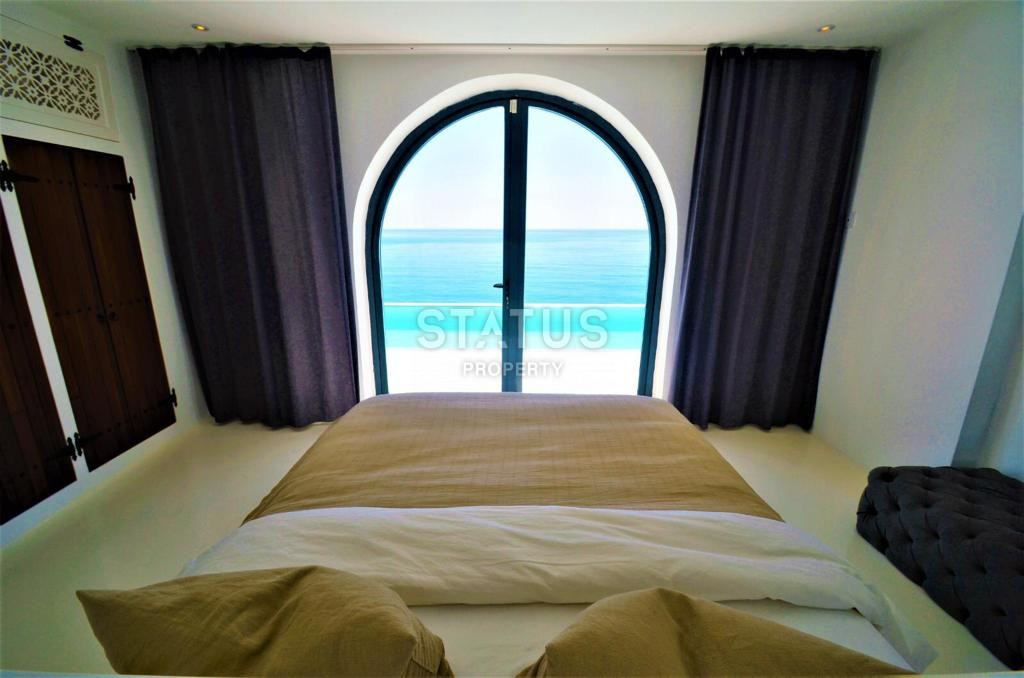 Exclusive villa 5+1, which has no analogues in Alanya with its own beach! фото 24