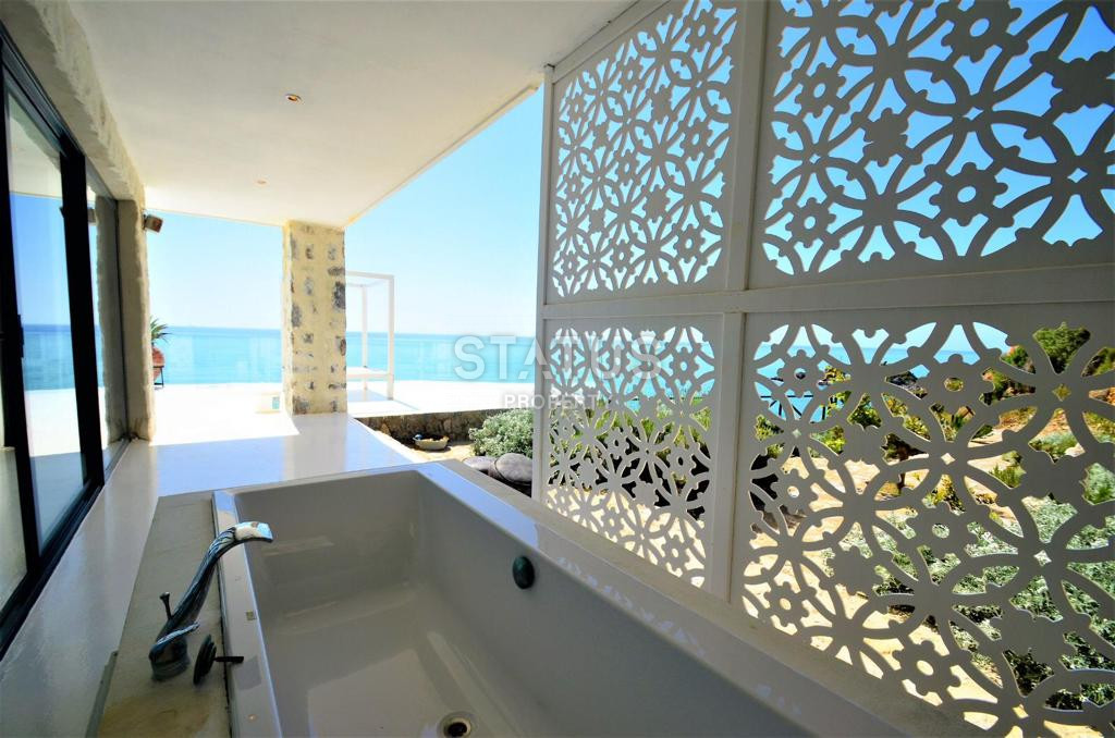 Exclusive villa 5+1, which has no analogues in Alanya with its own beach! фото 34