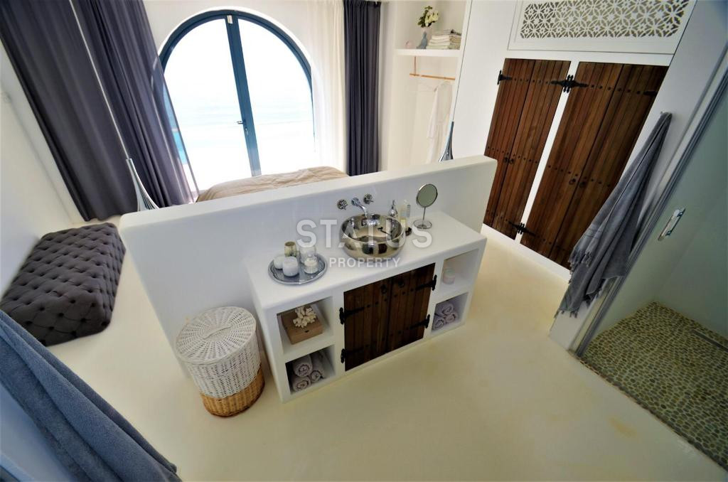 Exclusive villa 5+1, which has no analogues in Alanya with its own beach! фото 47