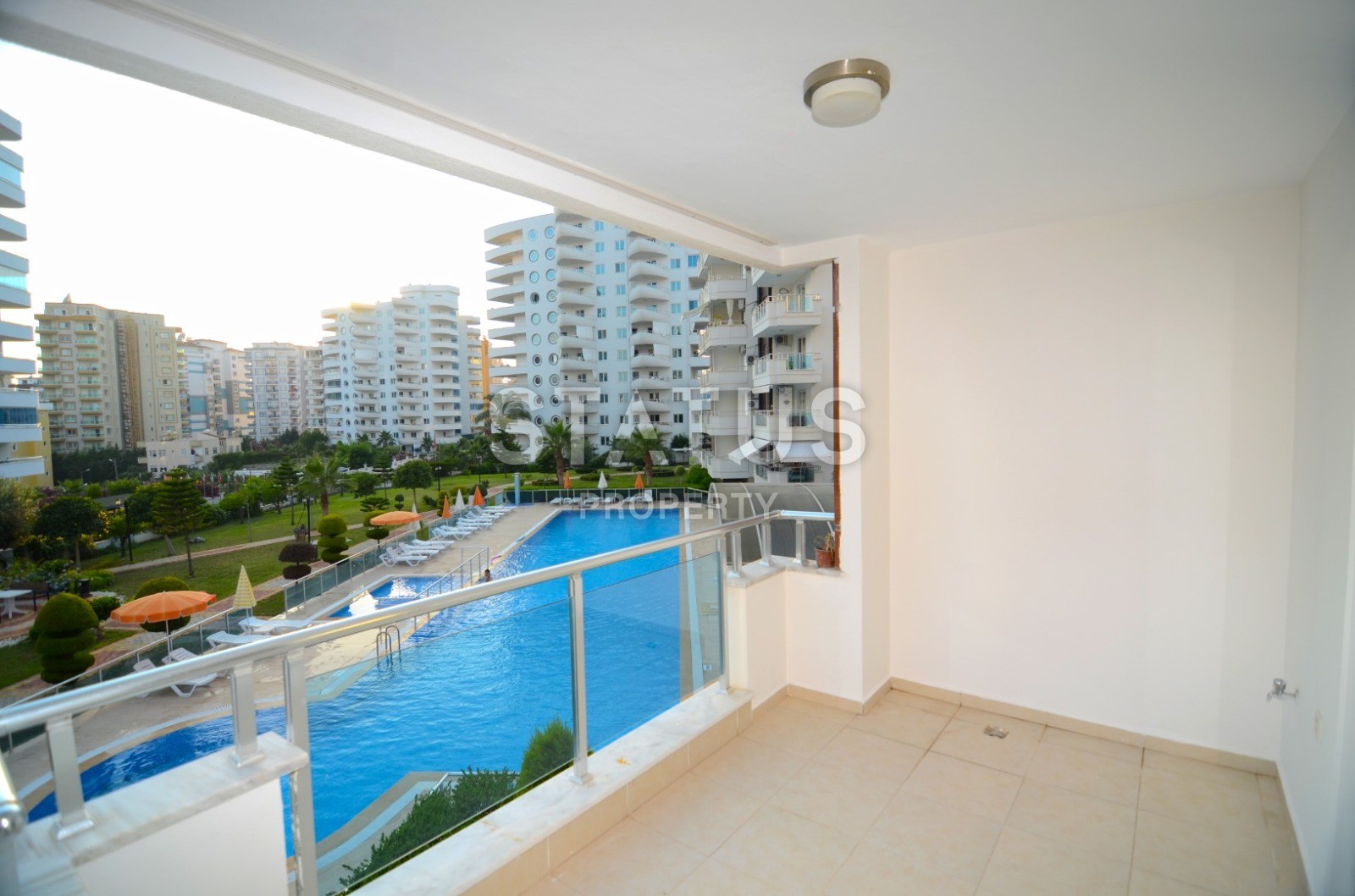 Меблированная квартира в комплексе с открытым и крытым бассейнами. Отличная цена! 65 кв.м. фото 7